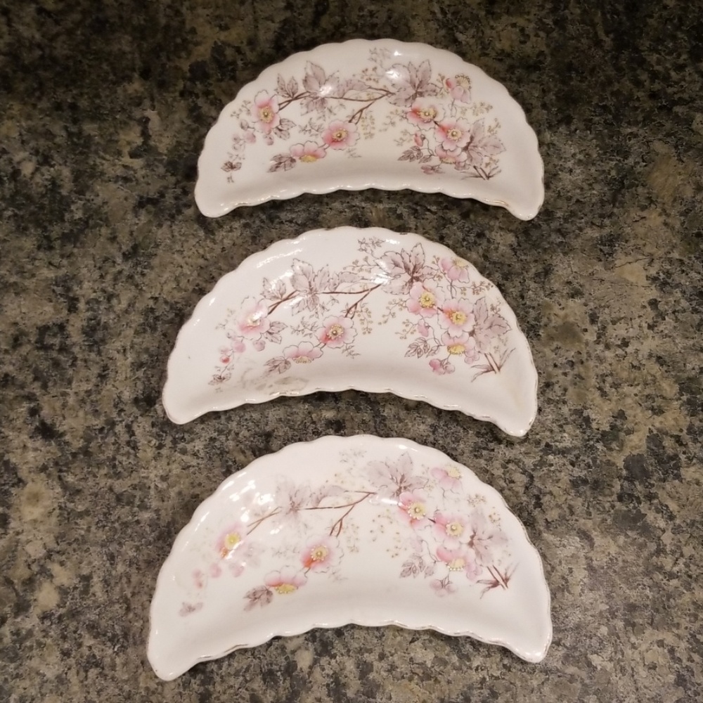 ANTIQUE  BONE DISHES